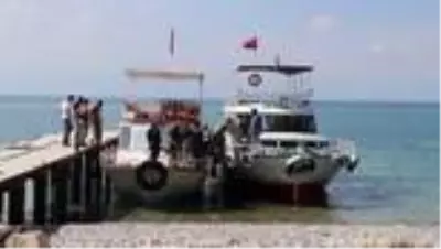 Van Gölü'nde batan teknedeki cesetlerin çıkarılması için çalışmalar sürüyor Van Gölü'nde batan teknedeki cesetlerin çıkarılması için çalışmalar sürüyor