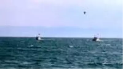 Van Gölü'nde batan teknedeki cesetlerin çıkarılması çalışmalarına ara verildi Van Gölü'nde batan teknedeki cesetlerin çıkarılması çalışmalarına ara verildi