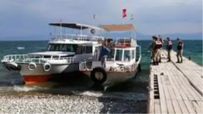 Van Gölü'nde çıkarılan ceset sayısı 26'ya yükseldi Van Gölü'nde çıkarılan ceset sayısı 26'ya yükseldi