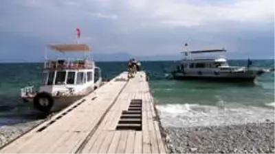Van Gölü'nde çıkarılan ceset sayısı 26'ya yükseldi Van Gölü'nde çıkarılan ceset sayısı 26'ya yükseldi