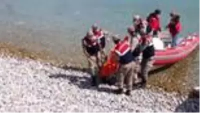 Van Gölü'nde teknenin batması sonucu kaybolan 2 kişinin daha cesedi bulundu (2) Van Gölü'nde teknenin batması sonucu kaybolan 2 kişinin daha cesedi bulundu (2)