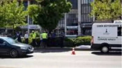 Yolun karşısına geçmeye çalışan yaşlı adam, otomobilin çarpması sonucu öldü