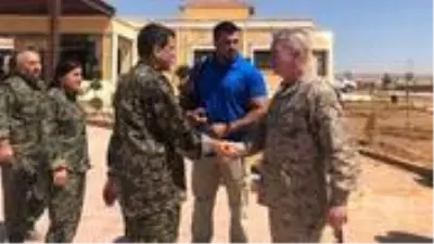 YPG'li terörist Mazlum Kobani, ABD'li komutan Frank McKenzie ile bir araya geldi YPG'li terörist Mazlum Kobani, ABD'li komutan Frank McKenzie ile bir araya geldi