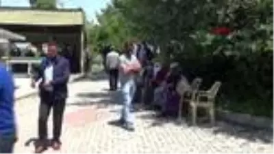AĞRI Sel sularına kapılarak yaşamını yitiren Ali Osman toprağa verildi AĞRI Sel sularına kapılarak yaşamını yitiren Ali Osman toprağa verildi