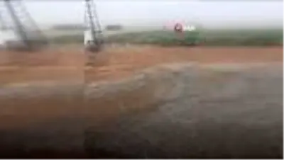 Ahlat'ta sel suları ekili alanlara ve sulama kanallarına zarar verdi Ahlat'ta sel suları ekili alanlara ve sulama kanallarına zarar verdi