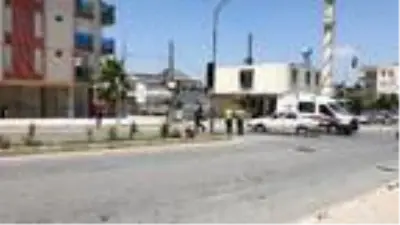 Ambulansla çarpışan otomobil, kaldırıma çıktı: 2 yaralı