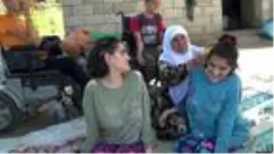 Anne ve 5 engelli kardeşlerine bakmak için geri döndüler