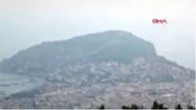 ANTALYA Alanya'ya nem bulutları indi, sıcaktan bunalan denize koştu ANTALYA Alanya'ya nem bulutları indi, sıcaktan bunalan denize koştu