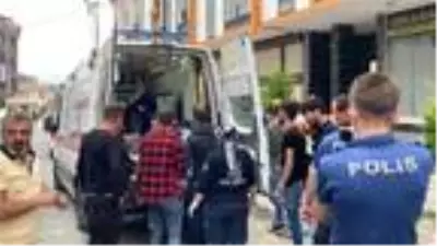 Eşi ve çocukluk arkadaşını öldüren şüpheli, bir kişiyi daha vurdu Eşi ve çocukluk arkadaşını öldüren şüpheli, bir kişiyi daha vurdu