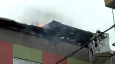 Ataşehir'de korkutan çatı yangını