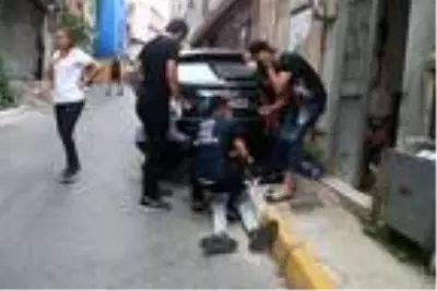 Son dakika haber | Beyoğlu'nda, kavgada bıçaklanan kişiye ilk yardımı bekçi yaptı Son dakika haber | Beyoğlu'nda, kavgada bıçaklanan kişiye ilk yardımı bekçi yaptı