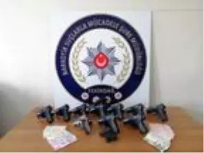 Çorlu'da 11 tabanca ele geçirildi, 1 kişi gözaltına alındı