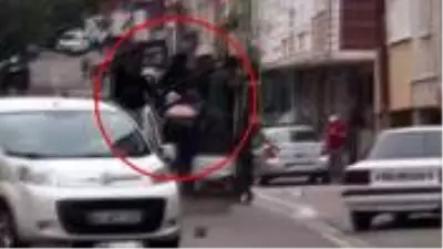 ’Delikanlılık ölmüş’ dedirten olay! Bir kamyonet adamla geldiler tek kişiyi bıçaklayıp gittiler