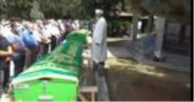 Denizde boğulan baba ve iki oğlu son yolculuklarına uğurlandı