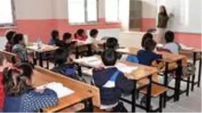 DSÖ sözcüsü, okulların açılmasının tek yolunun 'pandemiyi bastırmak' olduğunu söyledi DSÖ sözcüsü, okulların açılmasının tek yolunun 'pandemiyi bastırmak' olduğunu söyledi