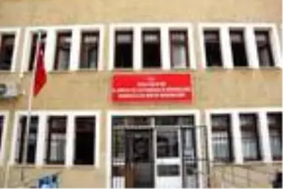 Nüfus müdürlüğünde, ’Eşim koronavirüslü, size de koronavirüs hediye getirdim’ diye bağırınca büyük panik yaşandı
