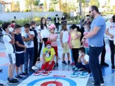 Floor Curling ile eğlendiler Floor Curling ile eğlendiler