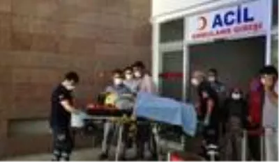 Son dakika... Hafif ticari aracın çarptığı seyyar satıcı yaralandı Son dakika... Hafif ticari aracın çarptığı seyyar satıcı yaralandı