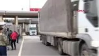 HATAY Suriye'ye yardımlar Cilvegözü'nden 1 yıl daha devam edecek HATAY Suriye'ye yardımlar Cilvegözü'nden 1 yıl daha devam edecek