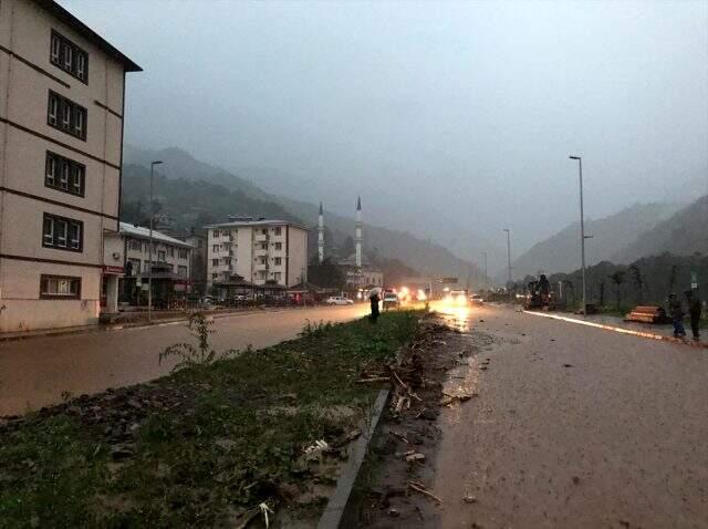 İçişleri Bakanı Süleyman Soylu, selin vurduğu Rize'ye gidiyor