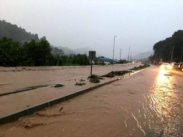 İçişleri Bakanı Süleyman Soylu, selin vurduğu Rize'ye gidiyor