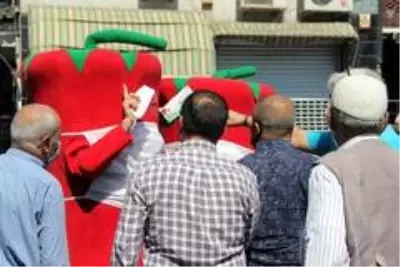 İsot maskotlardan vatandaşa ücretsiz maske İsot maskotlardan vatandaşa ücretsiz maske