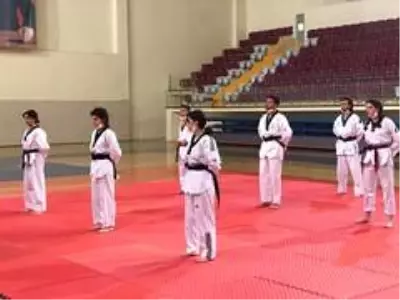 Isparta'da siyah kuşak heyecanı Isparta'da siyah kuşak heyecanı