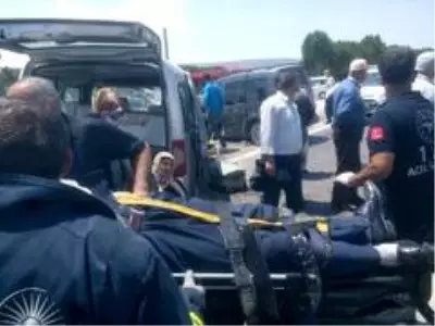 Kamyonetler çarpıştı: 3 yaralı