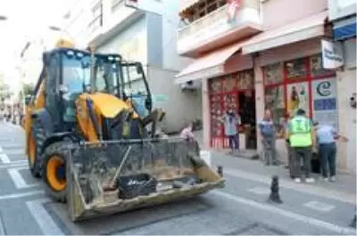 Kapağı açtığında şoke oldu: Su patlağı sonrası tuhafiye malzemeleri suya gömüldü Kapağı açtığında şoke oldu: Su patlağı sonrası tuhafiye malzemeleri suya gömüldü