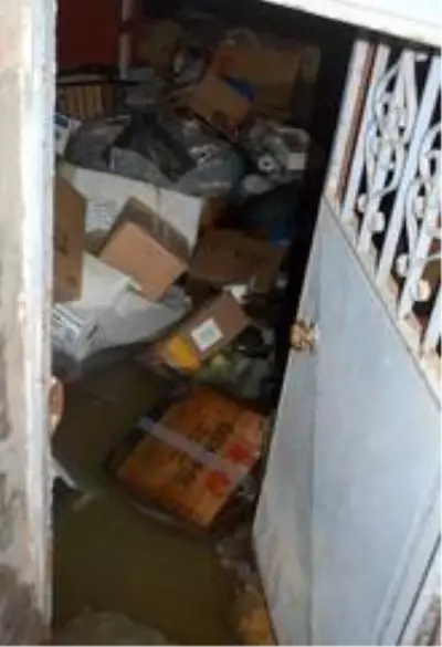 Kapağı açtığında şoke oldu: Su patlağı sonrası tuhafiye malzemeleri suya gömüldü Kapağı açtığında şoke oldu: Su patlağı sonrası tuhafiye malzemeleri suya gömüldü