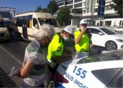 Küçükçekmece'deki denetimlerde 2 minibüsten 36 yolcu fazla çıktı Küçükçekmece'deki denetimlerde 2 minibüsten 36 yolcu fazla çıktı