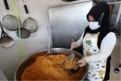Nevşehir Belediyesinden ihtiyaç sahipleri için askıda elbise aşevine metal yemek kabı desteği Nevşehir Belediyesinden ihtiyaç sahipleri için askıda elbise aşevine metal yemek kabı desteği