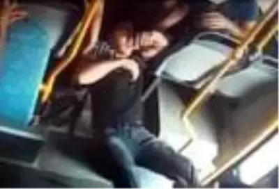 Otobüs şoförü, kalp krizi geçiren yolcuyu hastaneye yetiştirdi Otobüs şoförü, kalp krizi geçiren yolcuyu hastaneye yetiştirdi