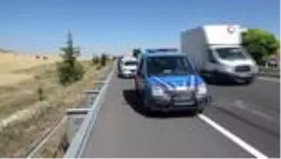 Son Dakika: Otomobil tıra arkadan çarptı, polis memuru anne ve babasıyla hayatını kaybetti