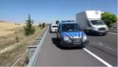 Otomobil tıra arkadan çarptı, polis memuru anne ve babasıyla hayatını kaybetti