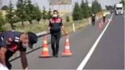 Son Dakika: Otomobil tıra arkadan çarptı, polis memuru anne ve babasıyla hayatını kaybetti