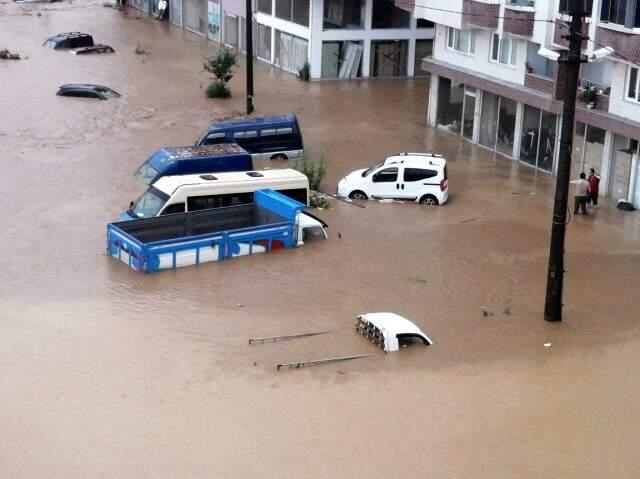 Şiddetli yağış Rize'yi de vurdu! Ağaran Şelalesi böyle taştı Şiddetli yağış Rize'yi de vurdu! Ağaran Şelalesi böyle taştı