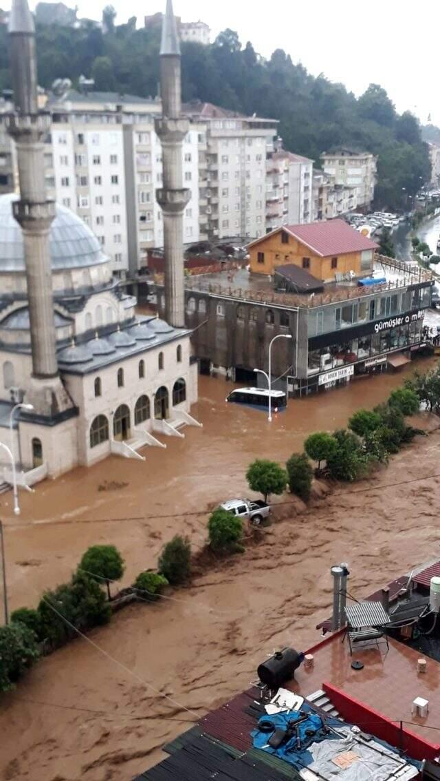 Şiddetli yağış Rize'yi de vurdu! Ağaran Şelalesi böyle taştı Şiddetli yağış Rize'yi de vurdu! Ağaran Şelalesi böyle taştı