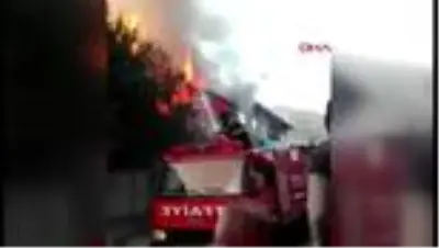 Tokat'ta 2 katlı ev, çıkan yangında kullanılmaz hale geldi Tokat'ta 2 katlı ev, çıkan yangında kullanılmaz hale geldi