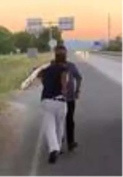 Trafikte dehşet anları! Tartıştığı kişiyi elinde bıçakla böyle kovaladı Trafikte dehşet anları! Tartıştığı kişiyi elinde bıçakla böyle kovaladı