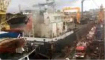 (Tuzla'da gemide yangın