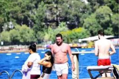 Ünlü sunucu Onur Büyktopçu, aşırı kiloları ile şaşırttı Ünlü sunucu Onur Büyktopçu, aşırı kiloları ile şaşırttı