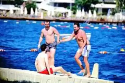Ünlü sunucu Onur Büyktopçu, aşırı kiloları ile şaşırttı Ünlü sunucu Onur Büyktopçu, aşırı kiloları ile şaşırttı