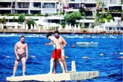 Ünlü sunucu Onur Büyktopçu, aşırı kiloları ile şaşırttı Ünlü sunucu Onur Büyktopçu, aşırı kiloları ile şaşırttı