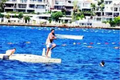 Ünlü sunucu Onur Büyktopçu, aşırı kiloları ile şaşırttı Ünlü sunucu Onur Büyktopçu, aşırı kiloları ile şaşırttı