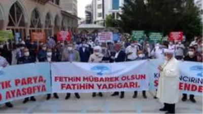 Van SDİ, Ayasofya sevincini tatlı ikramıyla paylaştı