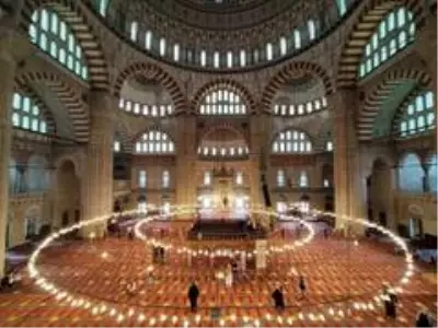 15 Temmuz'da camilerden sela okunmaması için elektriği kesmeye kalkışan kişiyi engelleyen camii... 15 Temmuz'da camilerden sela okunmaması için elektriği kesmeye kalkışan kişiyi engelleyen camii...