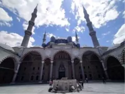15 Temmuz'da camilerden sela okunmaması için elektriği kesmeye kalkışan kişiyi engelleyen camii... 15 Temmuz'da camilerden sela okunmaması için elektriği kesmeye kalkışan kişiyi engelleyen camii...
