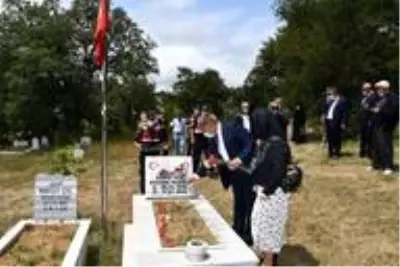 15 Temmuz şehidinin mezarına ziyaret 15 Temmuz şehidinin mezarına ziyaret
