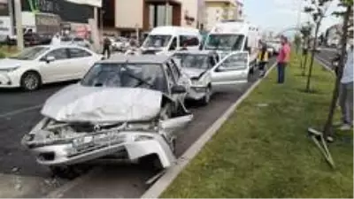 Aksaray'da 5 araçlı zincirleme trafik kazası: 9 yaralı Aksaray'da 5 araçlı zincirleme trafik kazası: 9 yaralı